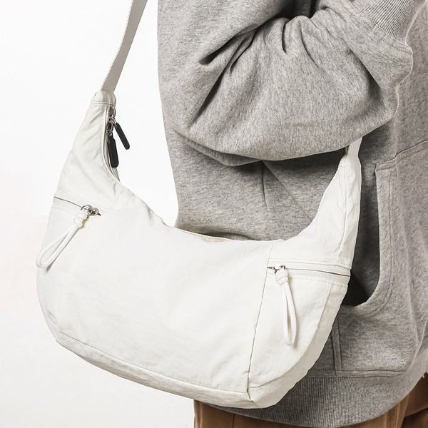 A new casual sports crossbody bag for cross-border fashion, a versatile yoga dumpling bag for commuting, and a multi-functional single-shoulder bag Application Scenario