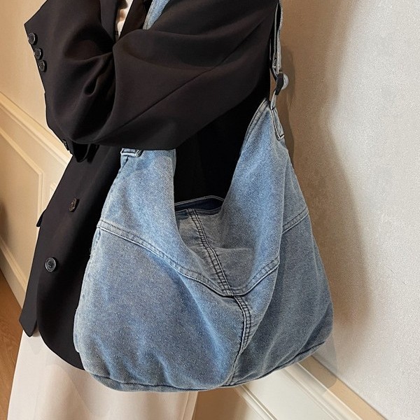 Color-blocking and patchwork denim bag 2024 new Korean-style casual single-shoulder crossbody bag for commuting, large-capacity female college student bag details Picture