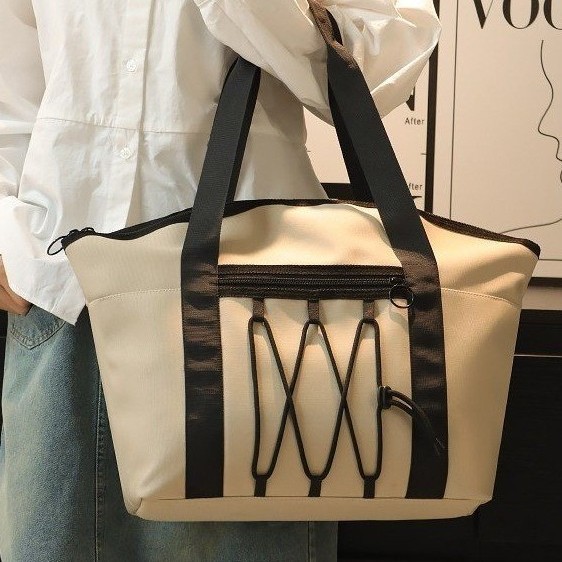 Short-distance travel single-shoulder luggage bag, large-capacity hand-held travel bag, fashionable commuting yoga and fitness bag, tote bag full figure