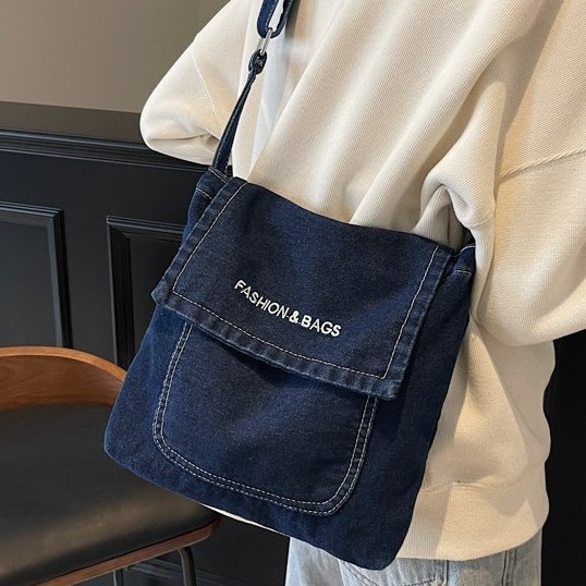 Retro denim bag for autumn and winter, a new Korean-style casual, fashionable and simple single-shoulder bag with a large capacity and a college-style crossbody bag Application Scenario