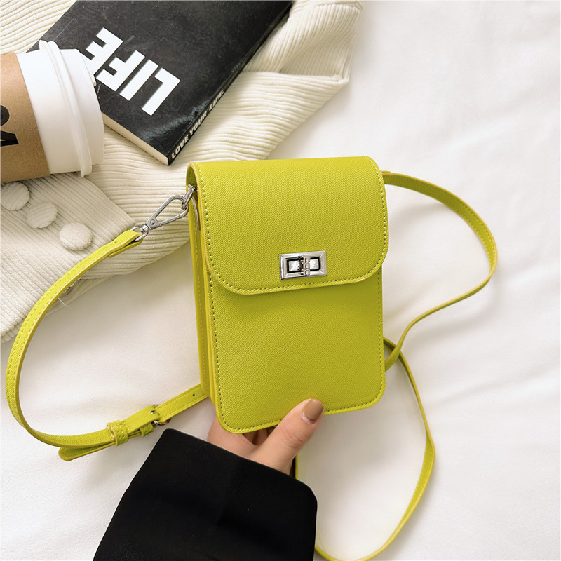 The 2025 summer new mini mobile phone bag is small, fashionable and simple. It is a single-shoulder crossbody long strap women's bag Application Scenario