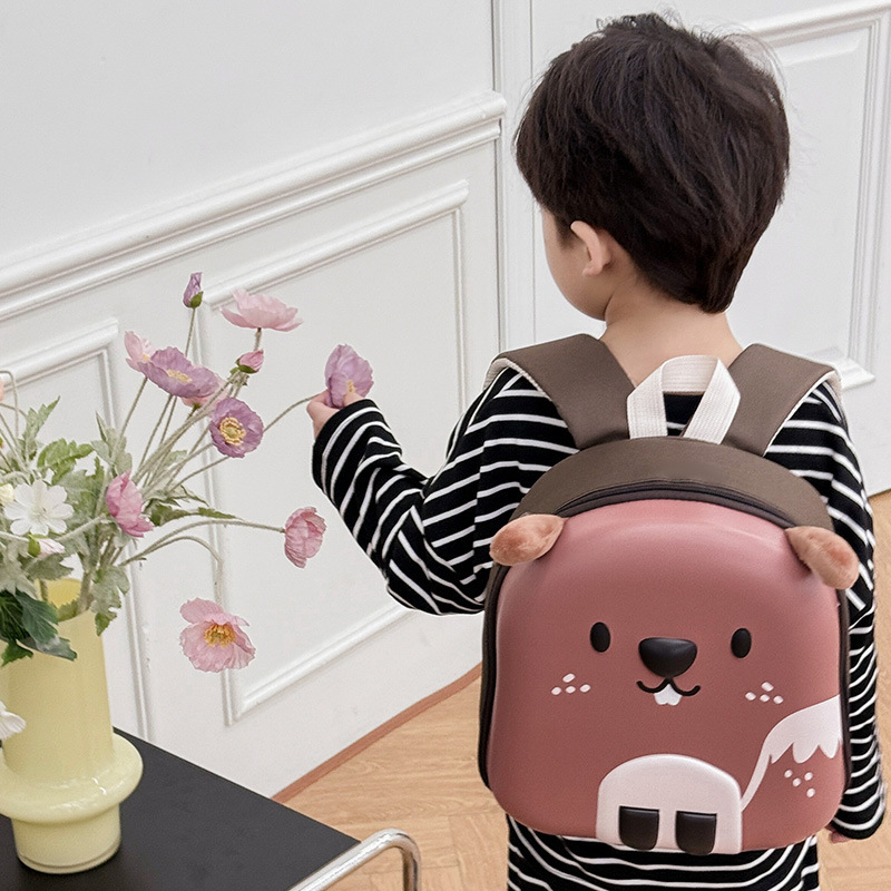 New children's bear eggshell bag for boys and girls, kindergarten snack small schoolbag, cartoon card Pilbara, shoulder shoulder Application Scenario