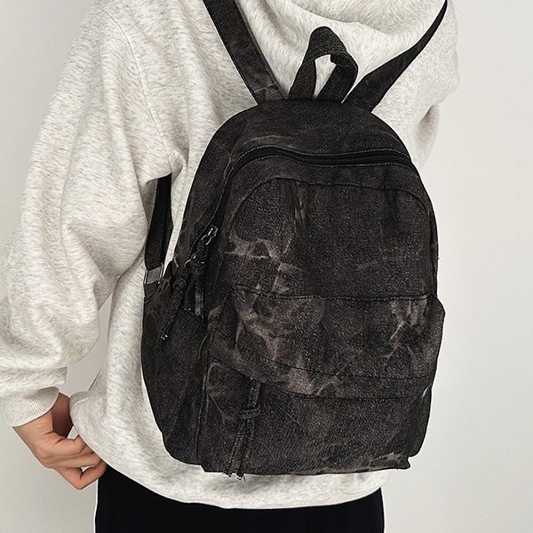 Cross-border new trendy and individualistic tie-dyed denim backpack for men and women, casual commuting small backpack, versatile student schoolbag Application Scenario
