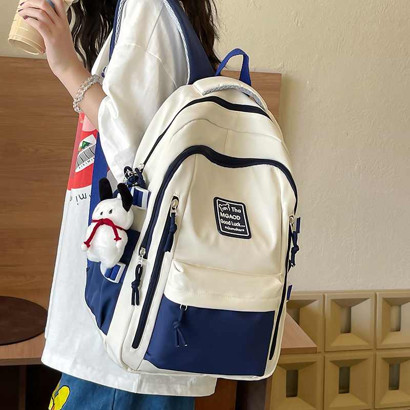 The new color-blocking multi-purpose and versatile backpack is a fashionable and casual one with a large capacity. It can be carried by junior high school, senior high school and college students on both shoulders details Picture