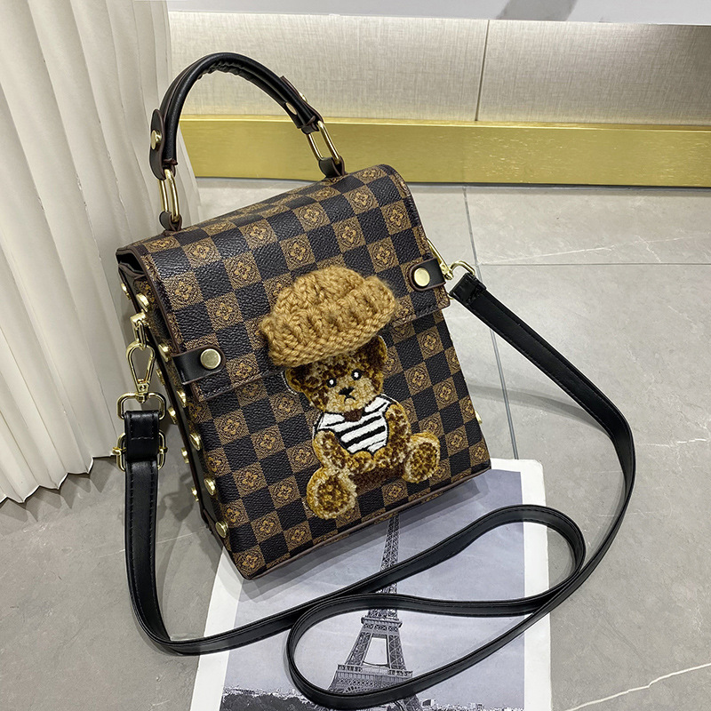 A small crossbody bag with a unique and high-end feel, mini and fashionable in Instagram, a single-shoulder crossbody bag, a small handbag with loose change and a mobile phone case details Picture