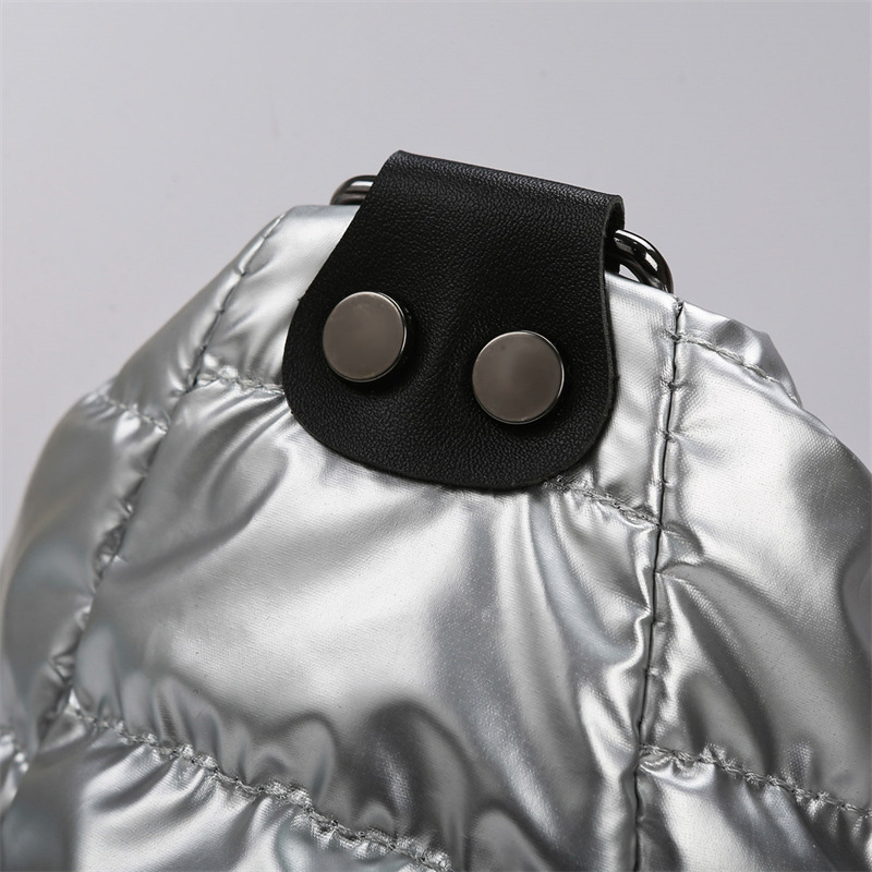 Cross-border high-appearance-level travel bags for men, large-capacity fitness sports bags, waterproof swimming sports bags, and fashionable shiny women's bags Application Scenario