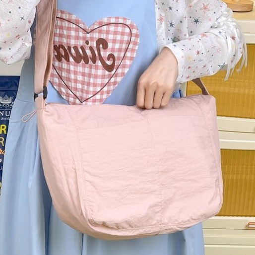 The 2025 new Korean niche lightweight Nylon Butote bag is a cute and trendy large-capacity single-shoulder crossbody bag for commuting Application Scenario