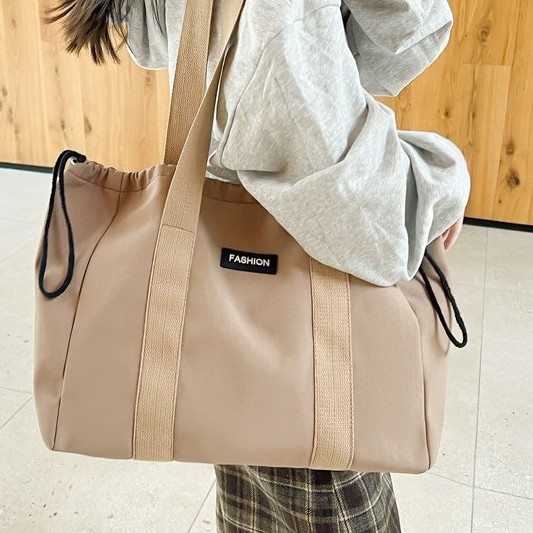 New large-capacity tote bag, versatile commuting handbag, portable, light and casual class bag, solid color single-shoulder bag full figure