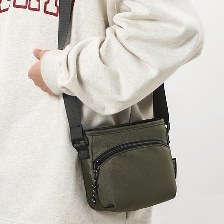 A new cross-border Japanese-style casual crossbody small bag, a lightweight travel backpack for women, a versatile single-shoulder bag made of nylon fabric Specification drawing