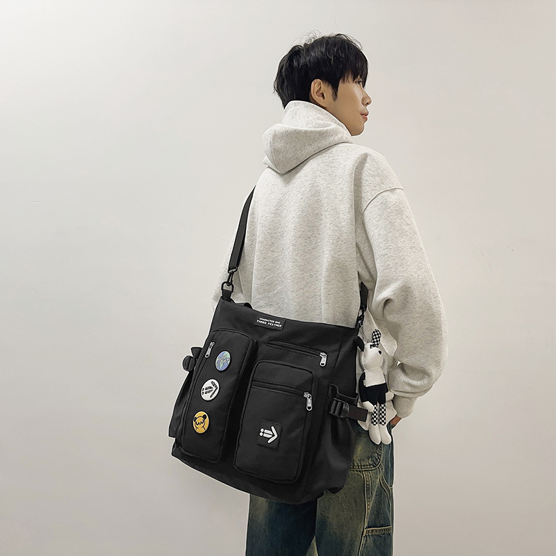 Korean-style workwear-style casual crossbody bag for men, large capacity, cool and versatile, sports and commuting, college student hand-held shoulder bag details Picture
