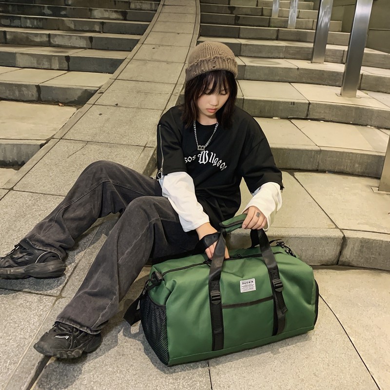 A simple and lightweight travel bag with large capacity and dry and wet separation storage, a new type of casual sports, yoga and fitness bag handbag Specification drawing