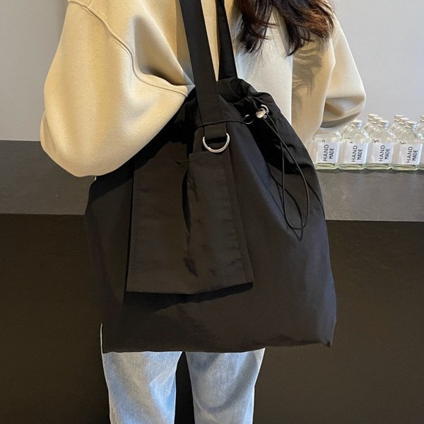 New Korean version nylon single-shoulder bag, women's large-capacity tote bag, lightweight travel, student cloth bag for commuting, Japanese style Application Scenario