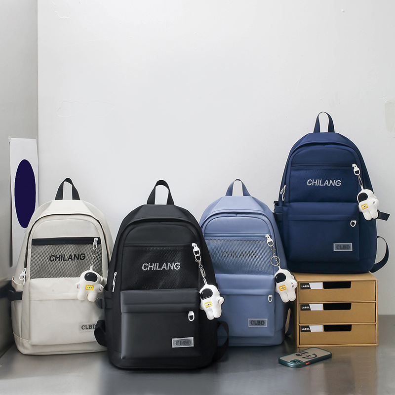 New casual schoolbag for junior high school, senior high school and primary school students, astronaut pendant, Korean version large-capacity backpack, travel backpack Application Scenario