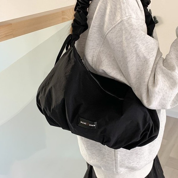 New fashionable large-capacity college-style single-shoulder bag, zipper pleated bag, tote bag, single-shoulder bag, sewing thread handbag Specification drawing