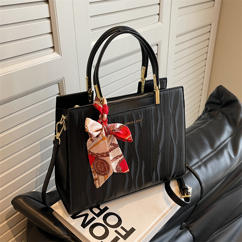 Red high-end style 2023 new bride's wedding bag, women's wedding large-capacity handbag, single-shoulder mom bag Specification drawing