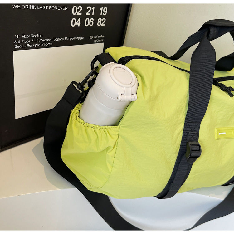 Women's portable, fashionable, large-capacity short-distance travel bag and men's lightweight, waterproof travel storage luggage bag Application Scenario