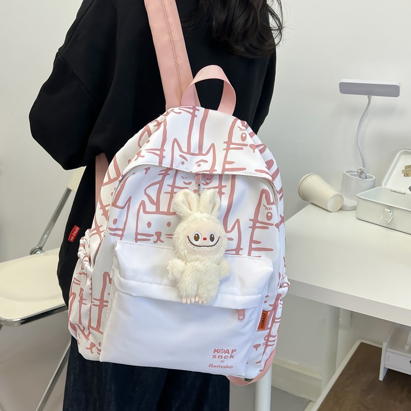 Cross-border leisure travel large-capacity backpack, street trend printed cat backpack, student lightweight schoolbag, female Application Scenario