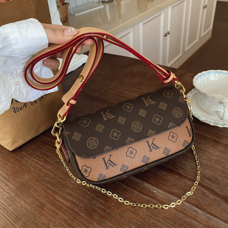 High-end printed bag for women, 2025 new style light luxury retro crossbody small square bag, fashionable chain single-shoulder armpit bag full figure