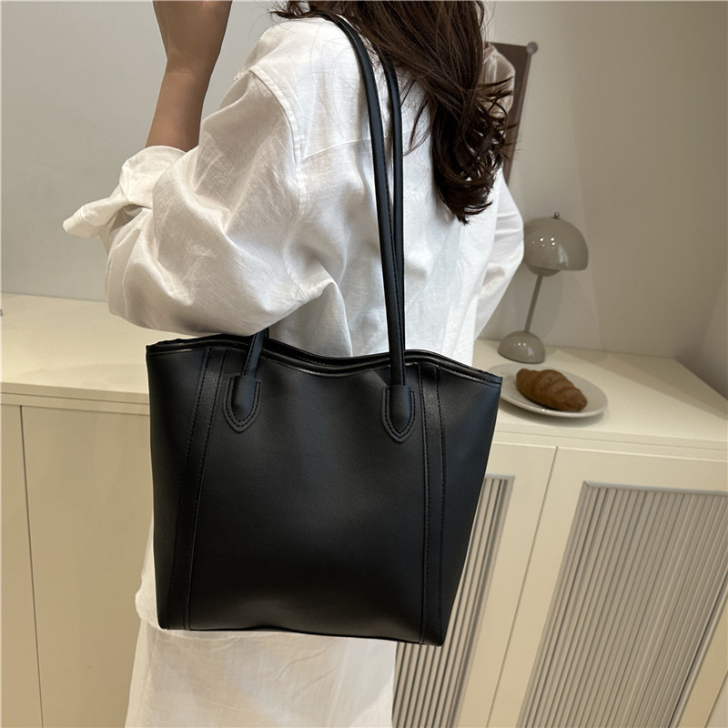 High-end large bag 2025 new trendy and fashionable single-shoulder bag for women, large-capacity tote bag for work and commuting details Picture