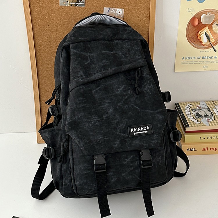 A new Spring 2025 outing backpack in solid color, a large-capacity, casual and simple schoolbag for junior and senior high school students full figure