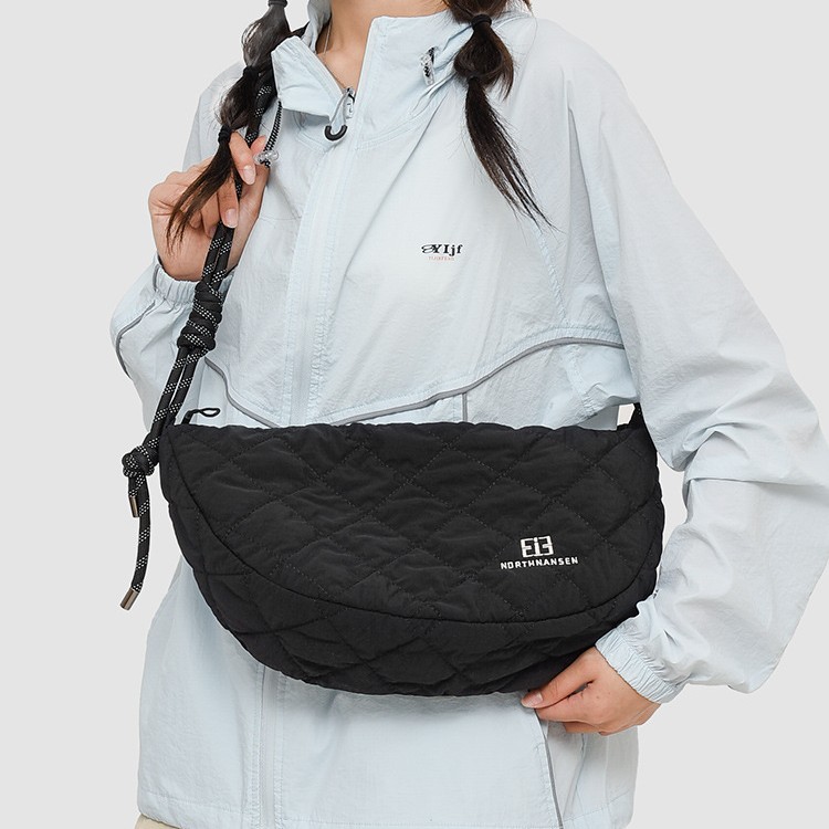 Simple and versatile crossbody bag, women's underarm dumpling bag, large-capacity single-shoulder bag, commuting bag, sports fabric backpack trend Specification drawing
