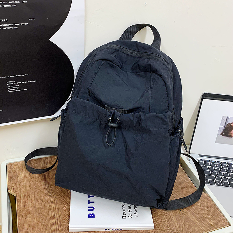 A new outdoor backpack in a trendy Korean style, with a unique pleated design, is casual and stylish, waterproof and has a large capacity. It is a lightweight backpack for college students Specification drawing