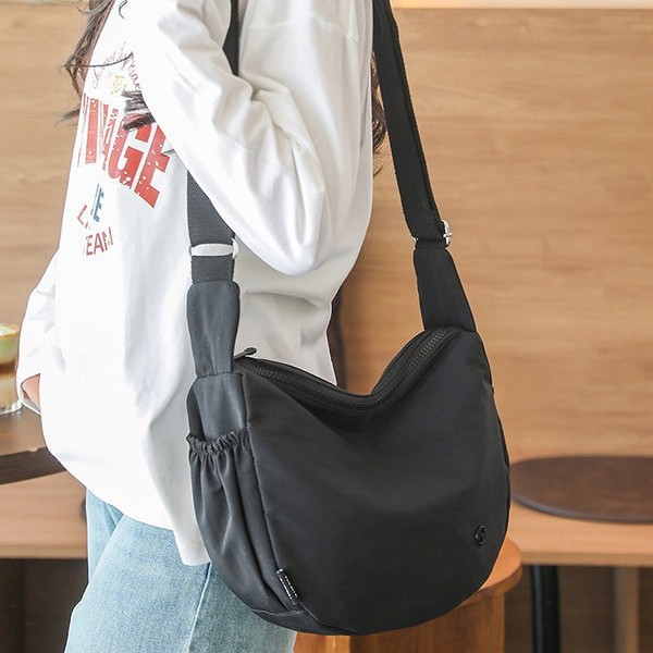 Casual dumpling bag, cross-border nylon fabric bag, new casual commuting single-shoulder bag, simple solid color crossbody bag for women details Picture