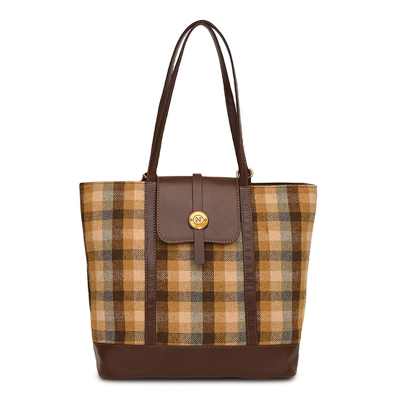 Large-capacity checkered tote bag for women, 2024 new retro and versatile single-shoulder bag, casual travel backpack Item Picture