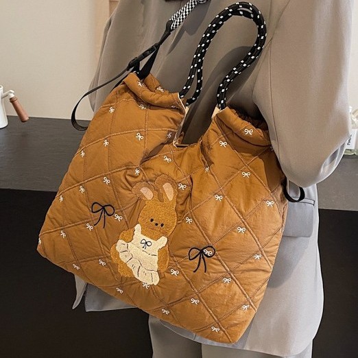 Japanese cartoon cotton-padded jacket bag, new autumn/winter 2024 trendy embroidered rabbit large-capacity tote bag, single-shoulder bag details Picture