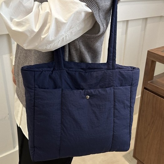 A simple and large-capacity tote bag for women, a new solid-color simple hand-held, niche and casual single-shoulder armpit bag Specification drawing