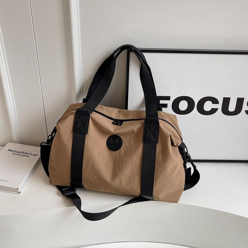 Lightweight short-distance hand-held travel bag for women 2025 New style fashionable sports and fitness bag, trendy lightweight crossbody storage bag Application Scenario