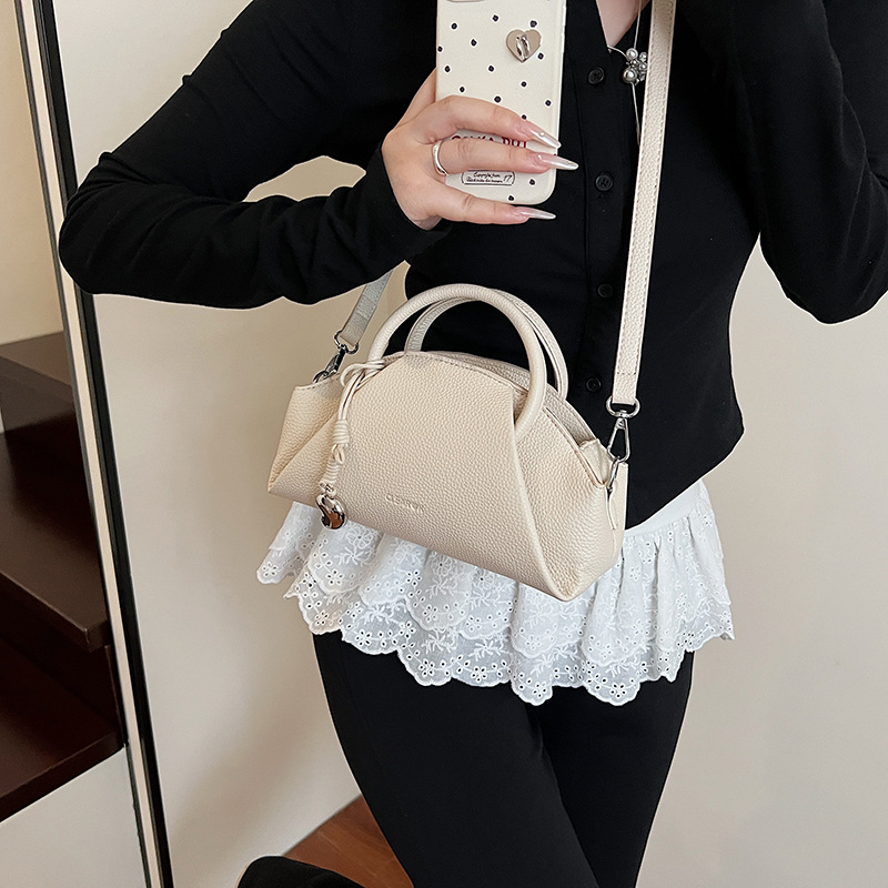 2025 New Korean-style pleated, stylish casual hand-held small square bag for women, a solid color single-shoulder crossbody bag with a sense of fashion and sophistication Specification drawing