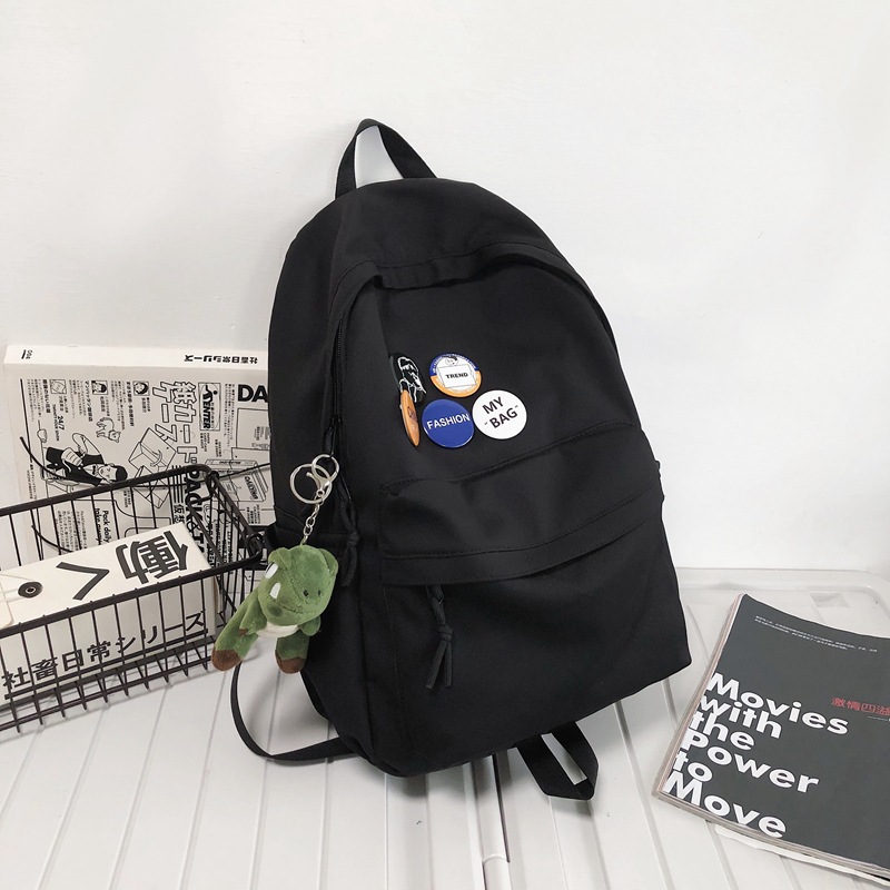 Ins-style backpacks for girls, large-capacity simple schoolbags, high school and college students' backpacks, and junior high school students' travel backpacks Application Scenario