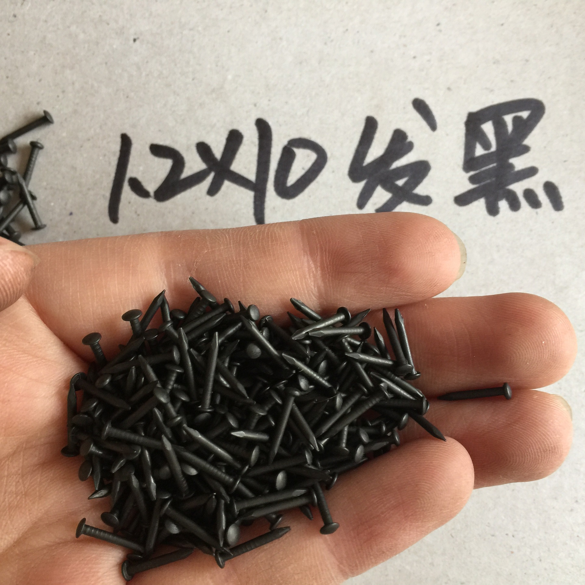 High-quality round-head nails, wooden box nails, photo frame accessories, nameplates, small nails, furniture hinges, copper-plated nails, black Application Scenario