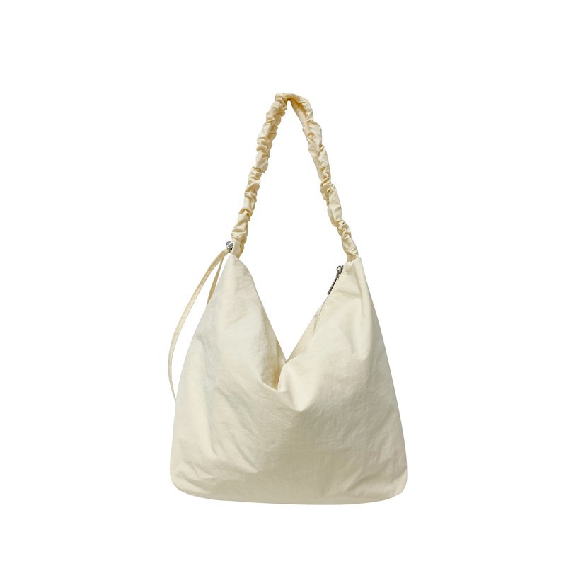 The waterproof nylon bag crossbody bag shines with a new versatile dumpling bag. It's a simple and versatile large-capacity single-shoulder bag for classes Item Picture