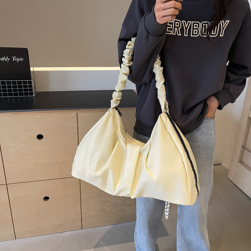 Pleated large-capacity tote bag for women, 2025 new Korean style trendy and fashionable single-shoulder bag, casual and sporty handbag for going out details Picture