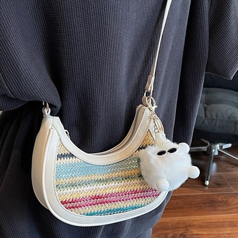 Seaside vacation underarm straw woven bag for women, new summer style, dazzling casual beach bag, simple single-shoulder crossbody bag full figure