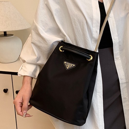Spring 2025 new cross-border foreign trade trend fashion large-capacity single-shoulder bag, niche and versatile handbag tote bag details Picture
