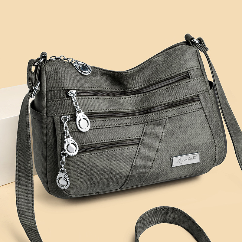 This fashionable and versatile crossbody bag is small and stylish. It has a workwear style and is suitable for both men and women full figure