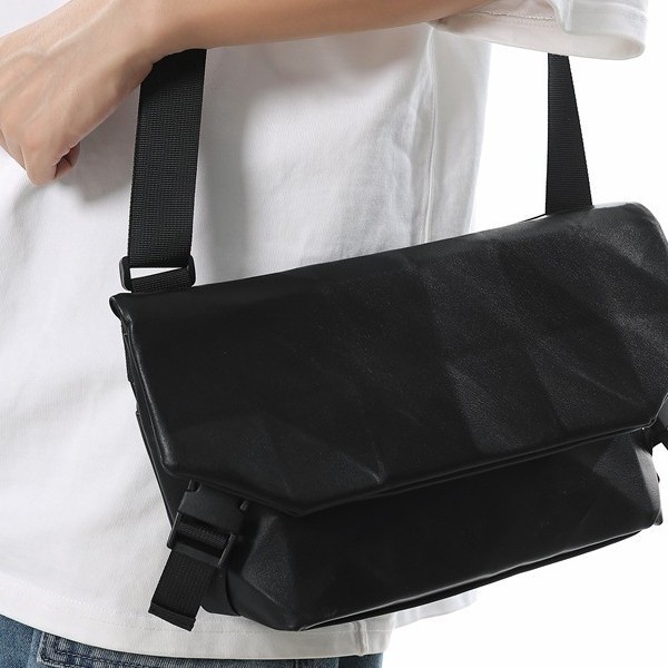 Men's and women's single-shoulder bags, fashionable diamond-shaped crossbody bags, simple and fashionable solid-color travel bags, trendy business small backpacks Specification drawing