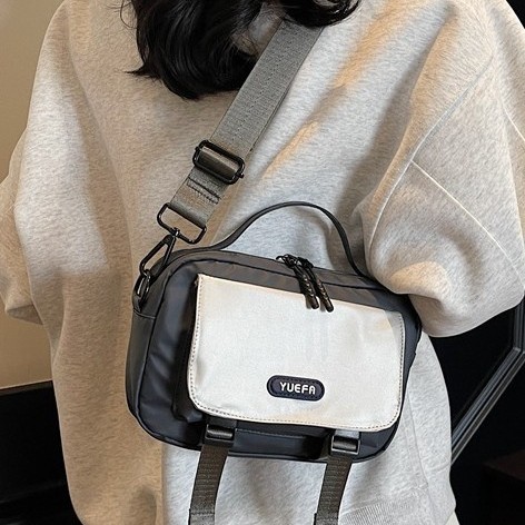 Japanese-style trendy daily backpacks, casual and simple women's Instagram trendy schoolbags, mobile phone bags, cool travel mini backpacks Application Scenario