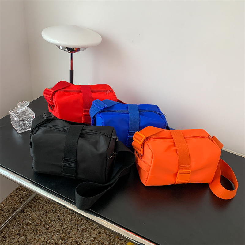 Crossbody bag for women 2022 New style fashionable toast bag ins Klein Blue sporty casual bag single-shoulder bag for women Specification drawing