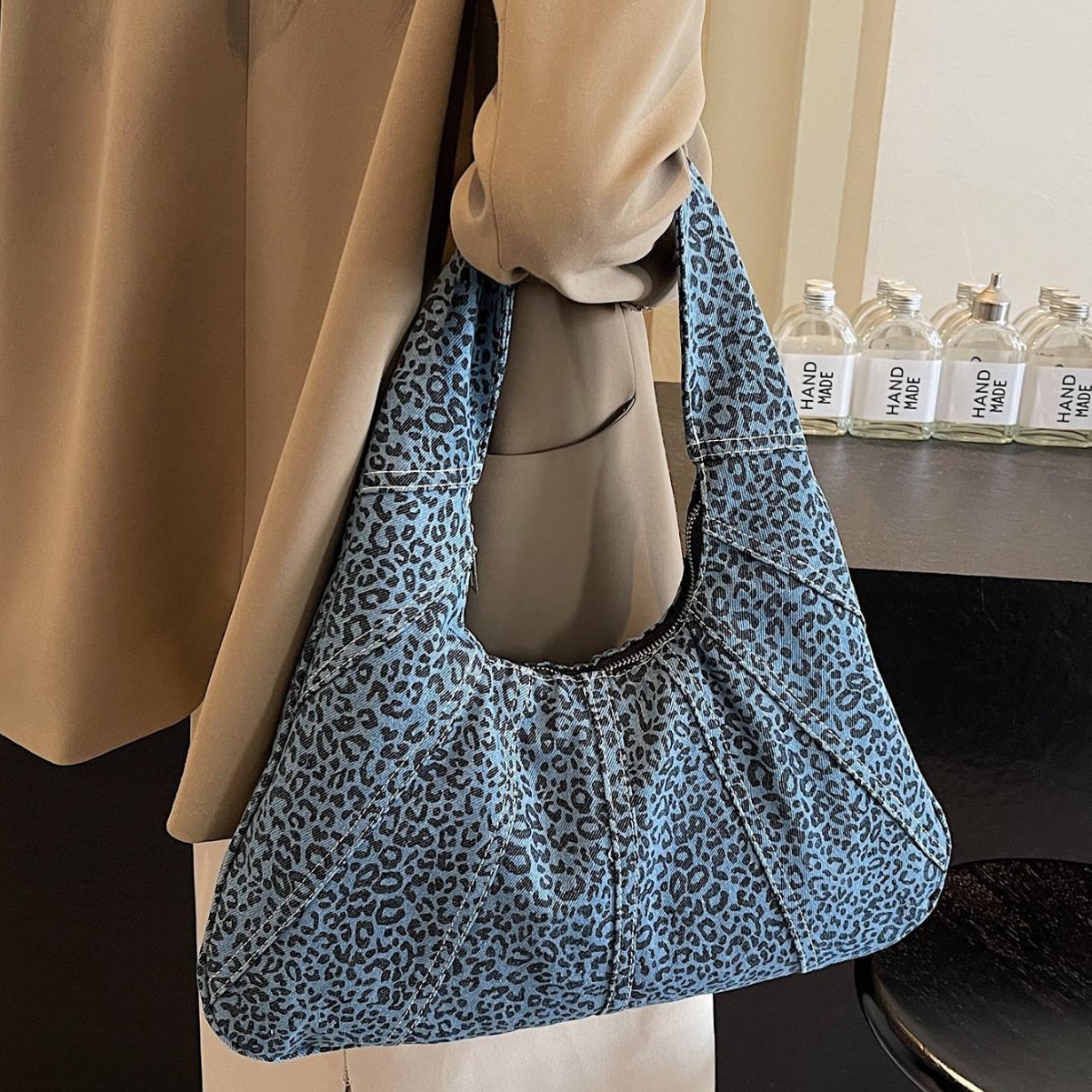 New autumn and winter women's commuter single-shoulder underarm bag and versatile tote bag with large capacity denim fabric full figure