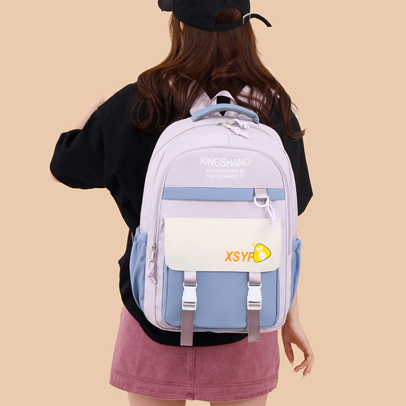 New fashionable, casual, lightweight and large-capacity cross-border backpacks for junior high school students, senior high school students and primary school students Application Scenario