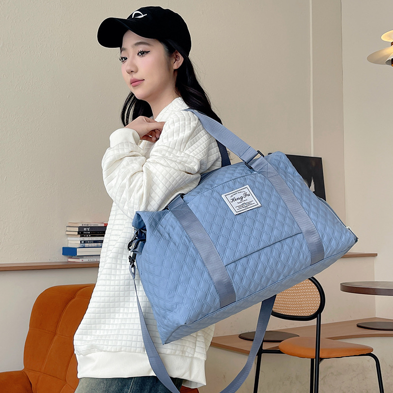 Simple and large-capacity boarding travel bag, dry-wet separation fitness yoga exercise bag, lightweight hand-held bag for pregnant women waiting to give birth Application Scenario