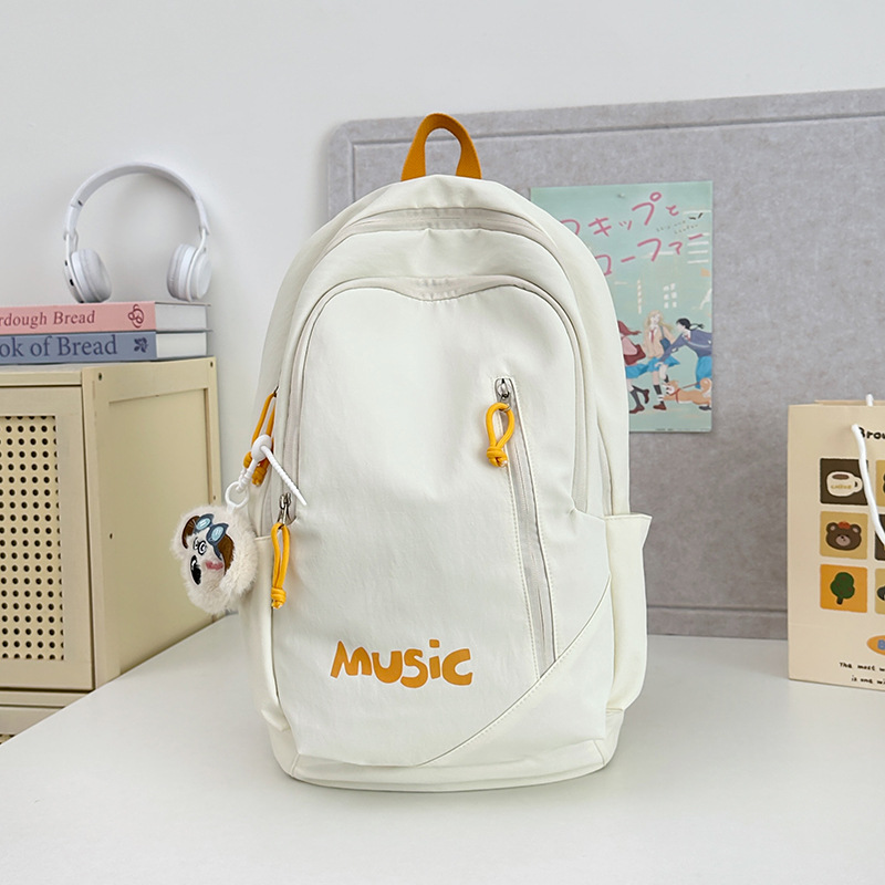 This backpack is versatile for daily use. It is a large-capacity schoolbag for high school, college and junior high school students. It is also a lightweight travel backpack with a rural style for girls full figure