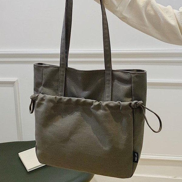 Tote Bag Autumn New large-capacity women's bag, simple and versatile for college students, commuting nylon women's single-shoulder bag Application Scenario