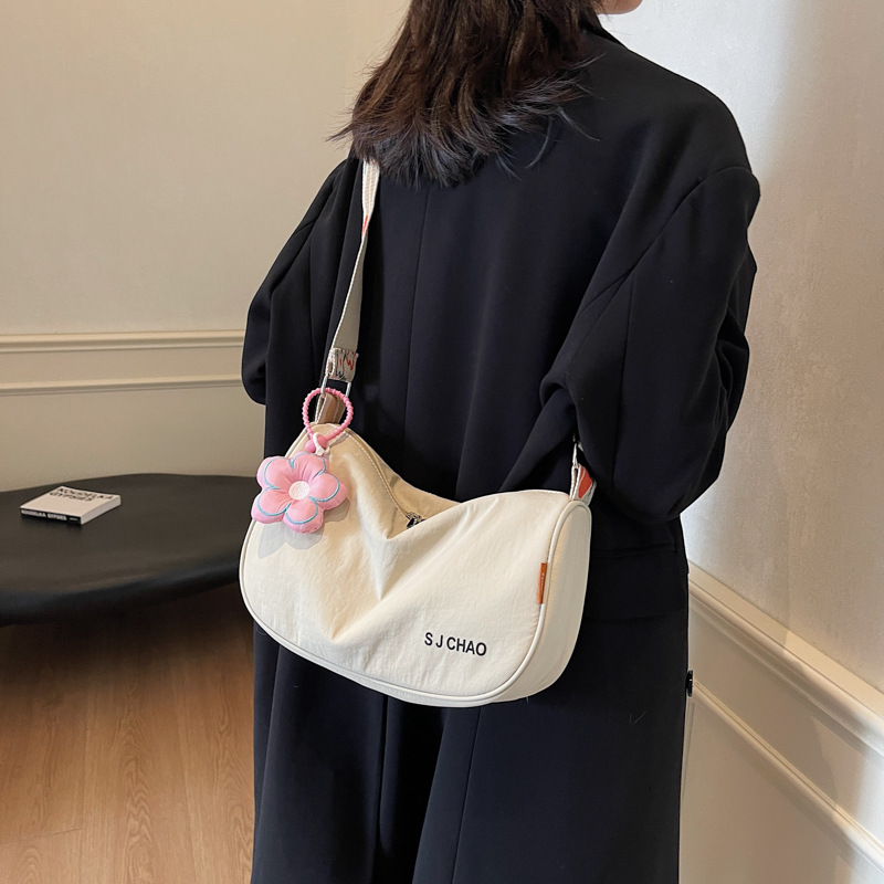 Casual large-capacity canvas bag for women 2024 new style, fashionable single-shoulder saddle bag, versatile wide shoulder strap crossbody pillow bag full figure