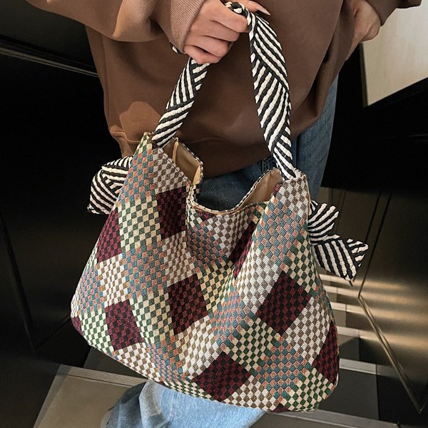 Fashionable ethnic style knitted shopping bag 2025 new style contrasting color relaxed check printed fabric pocket single-shoulder bag Application Scenario