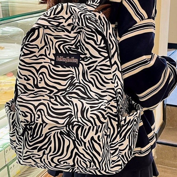 Harajuku-style casual canvas, cow and leopard print backpacks, ins high school and college schoolbags, trendy girls' campus backpacks Application Scenario